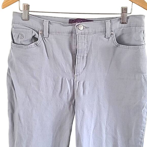 Excellent Gloria Vanderbilt Amanda Classic Fit Jeans – Size 12P, Soft Gray Denim - Picture 4 of 10